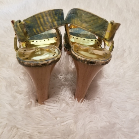 PRICE FIRM - Bcbg Platform Sandals - Picture 3 of 6